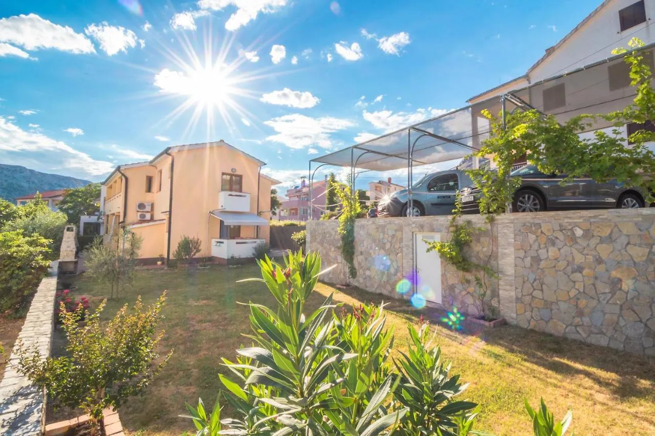 Ana 2 Apartment Baska